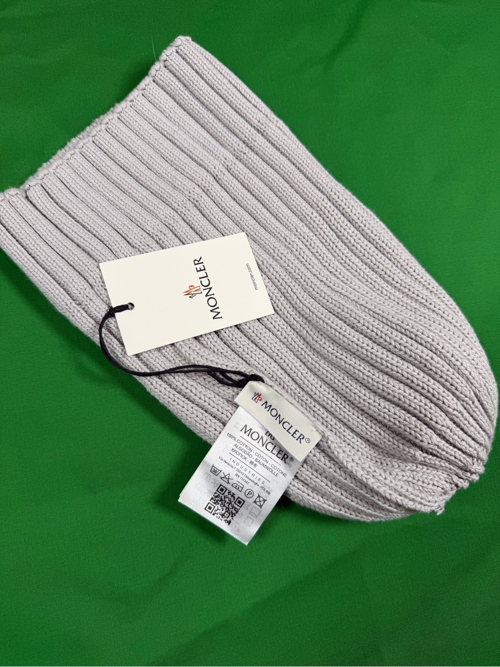 Moncler Women’s Light Gray Knit Beanie w/ Pom Pom – New - Picture 3 of 3